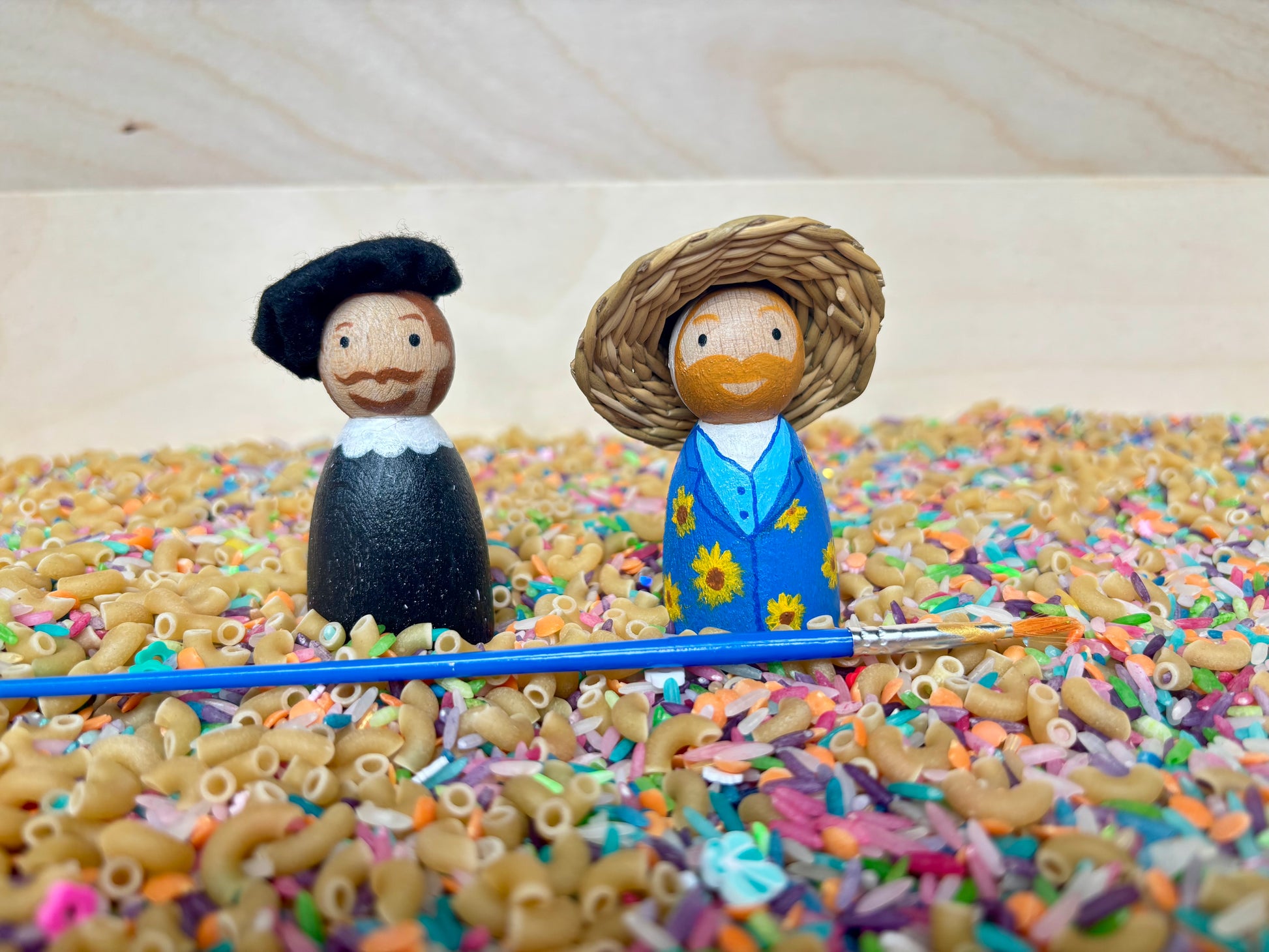 Houten peg doll Vincent van Gogh met afneembare hoed voor kunsteducatie en spel